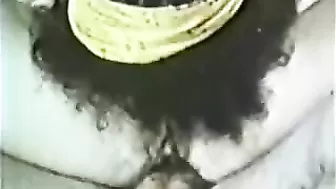 Горячий тройничок с двумя бабами с волосатыми кисками